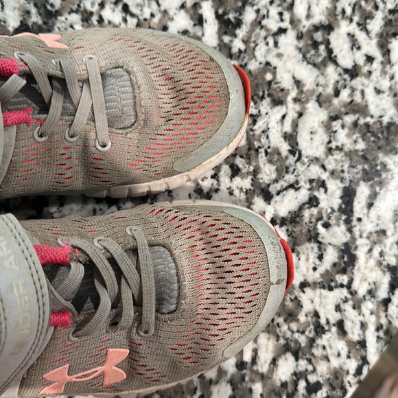 Girls under armor Velcro slip ons - Picture 2 of 6